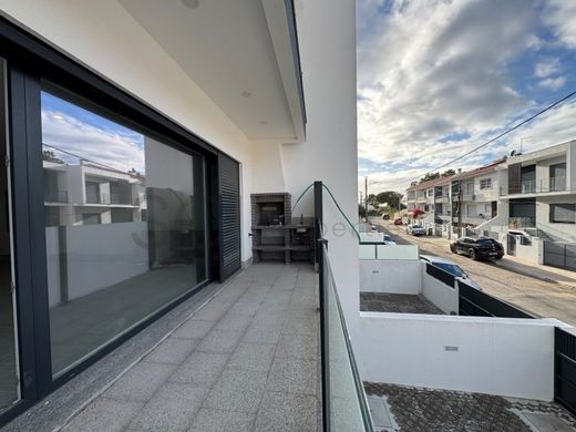 Luxury House for sale in Seixal, 555 000 €, Photo 1