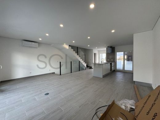 Luxury House for sale in Seixal, 555 000 €, Photo 2