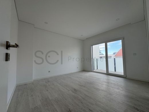 Luxury House for sale in Seixal, 555 000 €, Photo 5