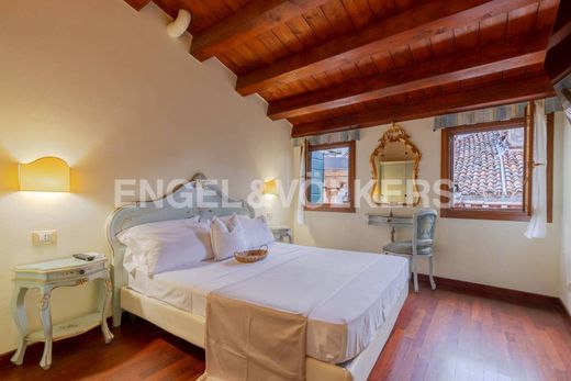 Luxury House for sale in Venice, 590 000 €, Photo 1