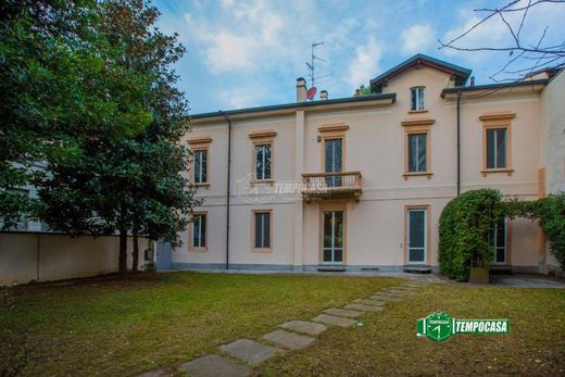Luxury House for sale in Castellanza, 1 100 000 €, Photo 1
