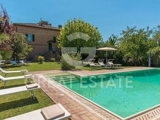 Luxury House for sale in Siena, 2 000 000 €, Photo 1