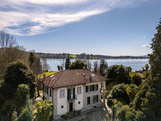 Luxury House for sale in Travedona Monate, 1 700 000 €, Photo 1