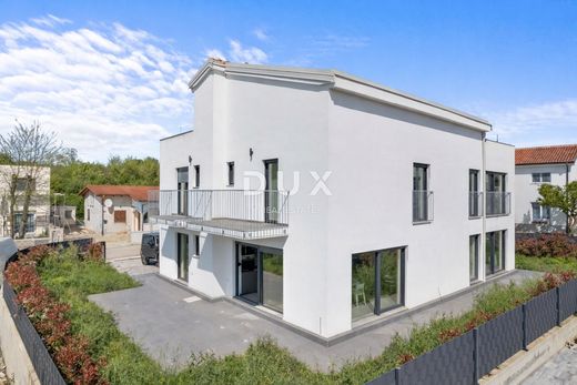 Maison de luxe à vendre à Porec, 570 000 €, Photo 1
