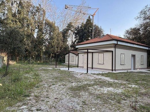 Luxury House for sale in Massa, 1 300 000 €, Photo 2