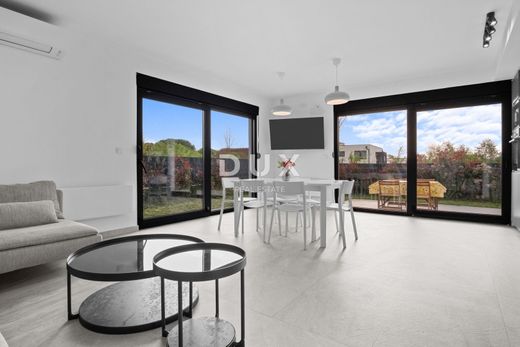 Maison de luxe à vendre à Porec, 570 000 €, Photo 4