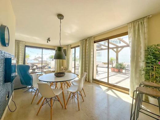 Luxury Apartment for sale in La Línea de La Concepción, 440 000 €, Photo 4