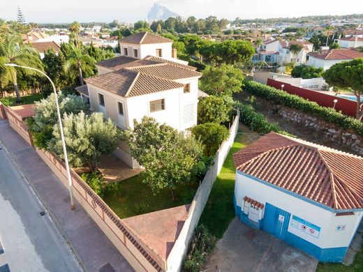 Luxury House for sale in La Línea de La Concepción, 875 000 €, Photo 4