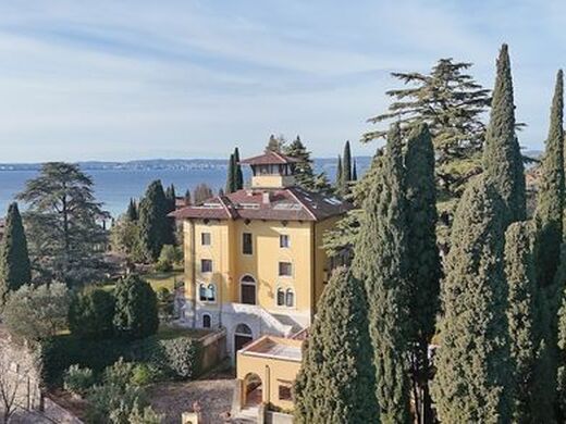 Luxury Apartment for sale in Sirmione, 1 350 000 €, Photo 1