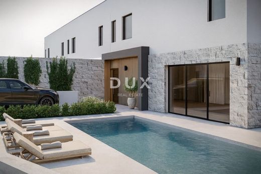 Maison de luxe à vendre à Porec, 465 000 €, Photo 4