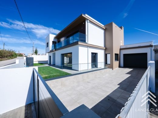 Luxury House for sale in Torres Vedras, 780 000 €, Photo 1