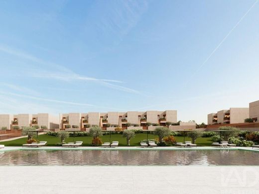 Luxury House for sale in Maia, 570 827 €, Photo 4