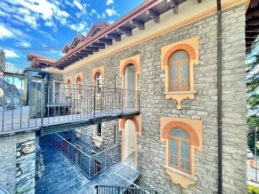 Luxury Apartment for sale in Menaggio, 650 000 €, Photo 1