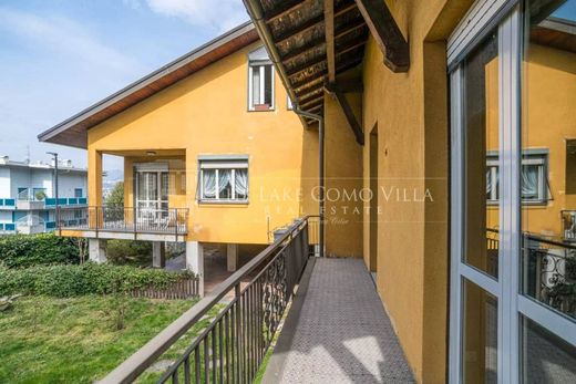 Maison de luxe à vendre à Como, 885 000 €, Photo 1