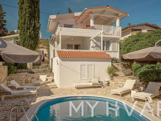 Maison de luxe à vendre à Jelsa, 750 000 €, Photo 2