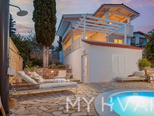 Maison de luxe à vendre à Jelsa, 750 000 €, Photo 5