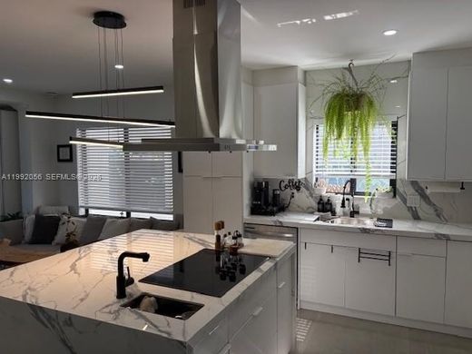 Luxury House for sale in Miami, 1 284 037 €, Photo 7