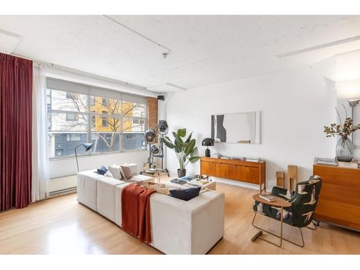 Luxury Apartment for sale in London, 1 098 835 €, Photo 1
