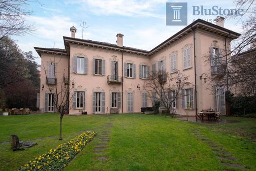 Luxury Apartment for sale in Monza, 1 950 000 €, Photo 1