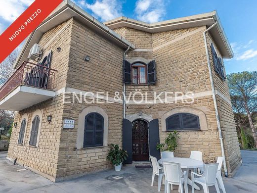 Luxury House for sale in Velletri, 890 000 €, Photo 1