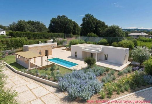 Luxury House for sale in Ostuni, 690 000 €, Photo 1