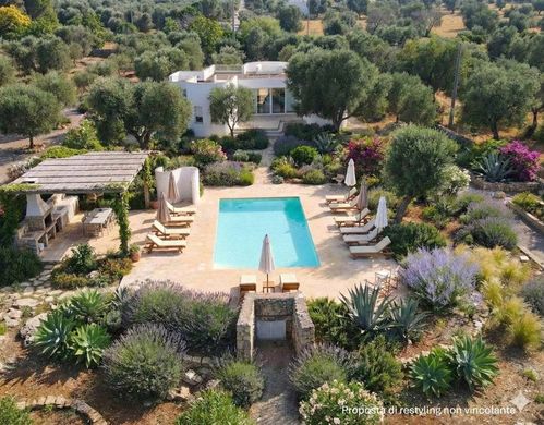 Luxury House for sale in Carovigno, 740 000 €, Photo 1
