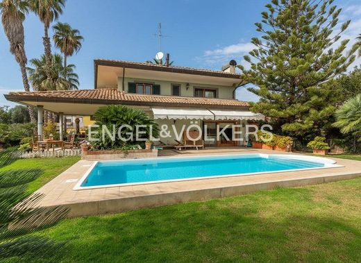 Luxury House for sale in Anzio, 970 000 €, Photo 1