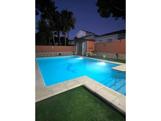 Luxury House for sale in Chiclana de La Frontera, 680 000 €, Photo 6