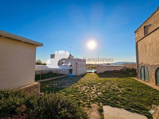 Luxury House for sale in Mottola, 2 500 000 €, Photo 1