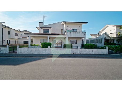 Luxury House for sale in Barcelos, 405 000 €, Photo 1