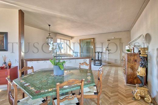 Luxury Apartment for sale in Arezzo, 650 000 €, Photo 1