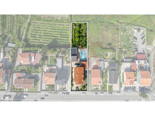 Luxury House for sale in Guimarães, 465 000 €, Photo 1