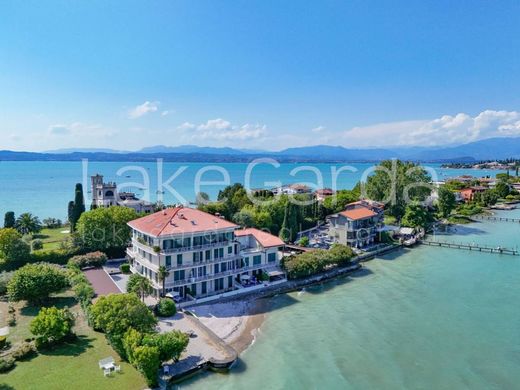Luxury Apartment for sale in Sirmione, 810 000 €, Photo 1