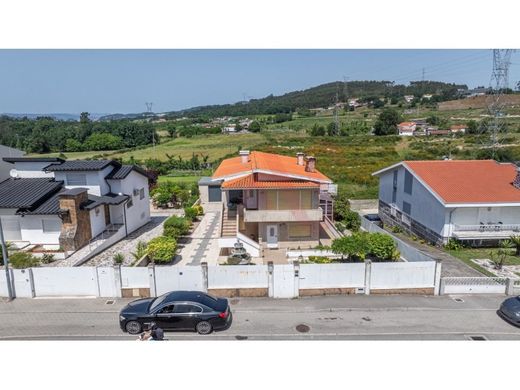 Maison de luxe à vendre à Guimarães, 465 000 €, Photo 2