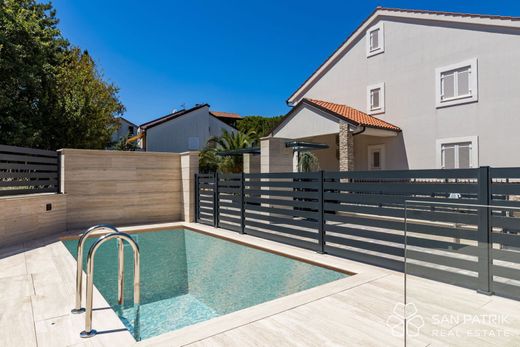 Appartement de luxe à vendre à Krk, 650 000 €, Photo 4