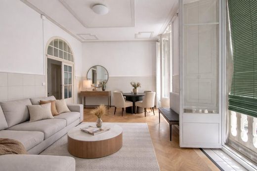 Luxury Apartment for sale in Girona, 498 000 €, Photo 1