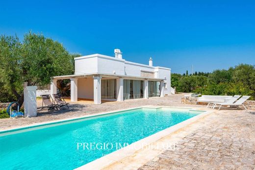 Luxury House for sale in Ostuni, 750 000 €, Photo 1