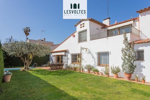 Luxury House for sale in La Bisbal d'Empordà, 740 000 €, Photo 1