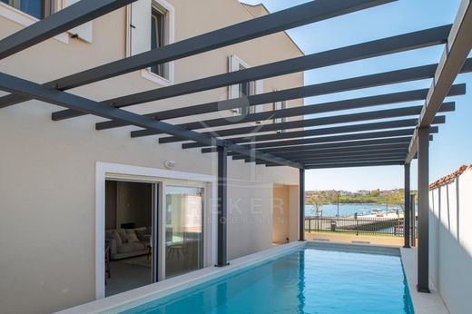 Maison de luxe à vendre à Zadar, 1 490 000 €, Photo 1