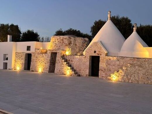 Luxury House for sale in Monopoli, 825 000 €, Photo 1