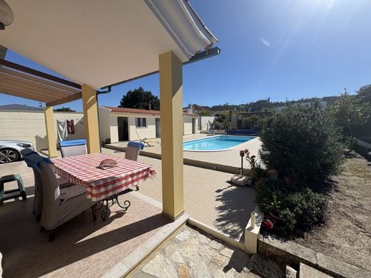 Luxury House for sale in Alcobaça, 450 000 €, Photo 1