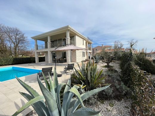 Luxury House for sale in Novigrad, 950 000 €, Photo 2