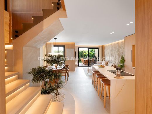 Luxury House for sale in Marbella, 1 450 000 €, Photo 1