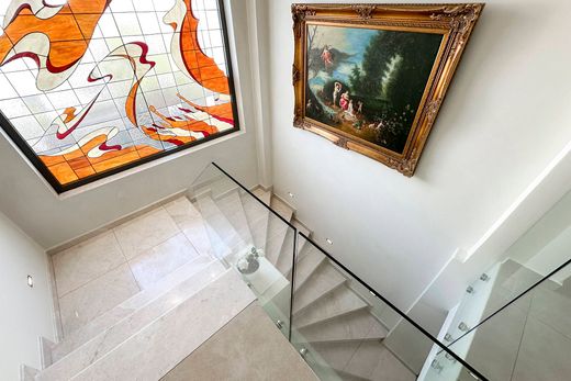 Luxury Apartment for sale in Ekáli, 1 100 000 €, Photo 1