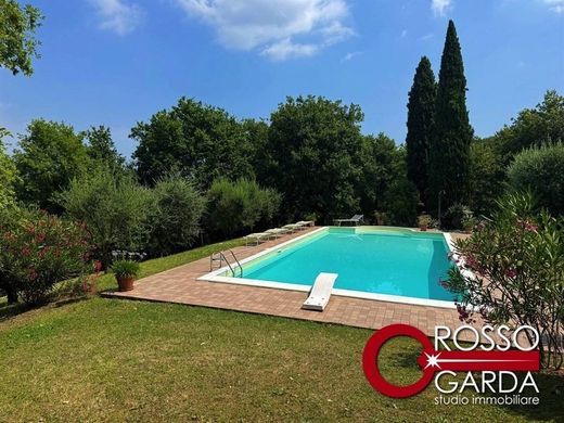 Luxury House for sale in Desenzano Del Garda, 1 680 000 €, Photo 1