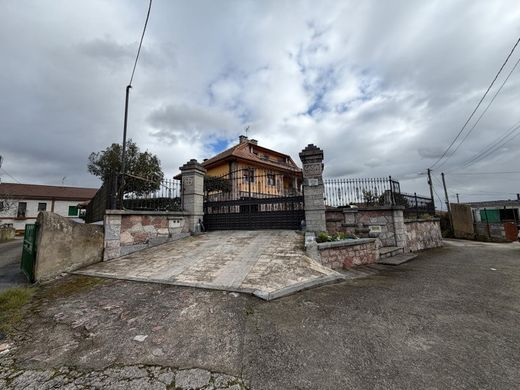 Luxury House for sale in Siero, 495 000 €, Photo 1