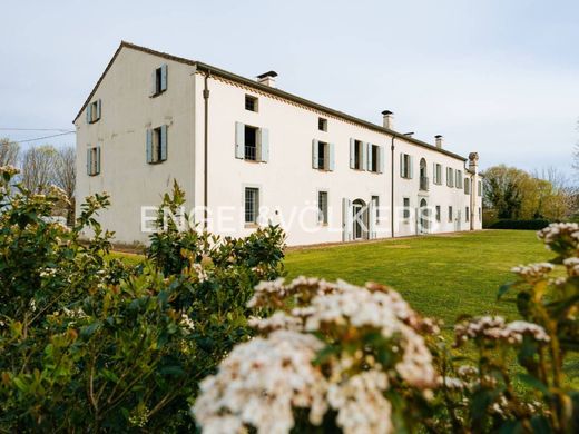 Luxury House for sale in Ostellato, 595 000 €, Photo 1