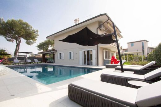 Luxury House for sale in Desenzano Del Garda, 1 100 000 €, Photo 1