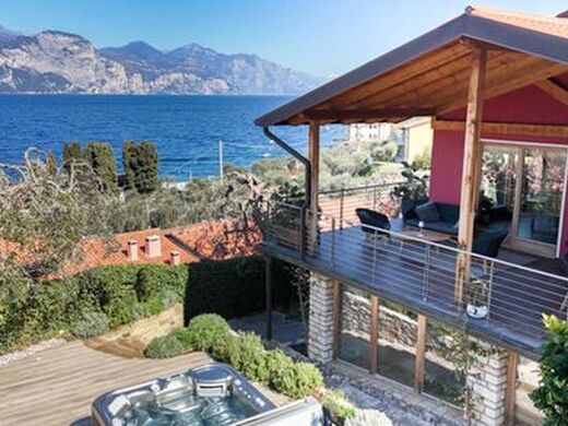 Luxury House for sale in Brenzone, 1 280 000 €, Photo 1