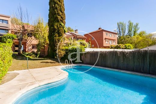 Luxury House for sale in Aravaca, 1 290 000 €, Photo 1